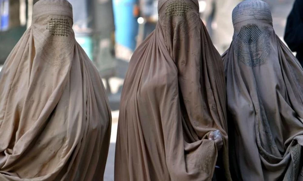 Πακιστάν: "Aν θέλετε να γλιτώσετε τον βιασμό να φοράτε μαντίλες"